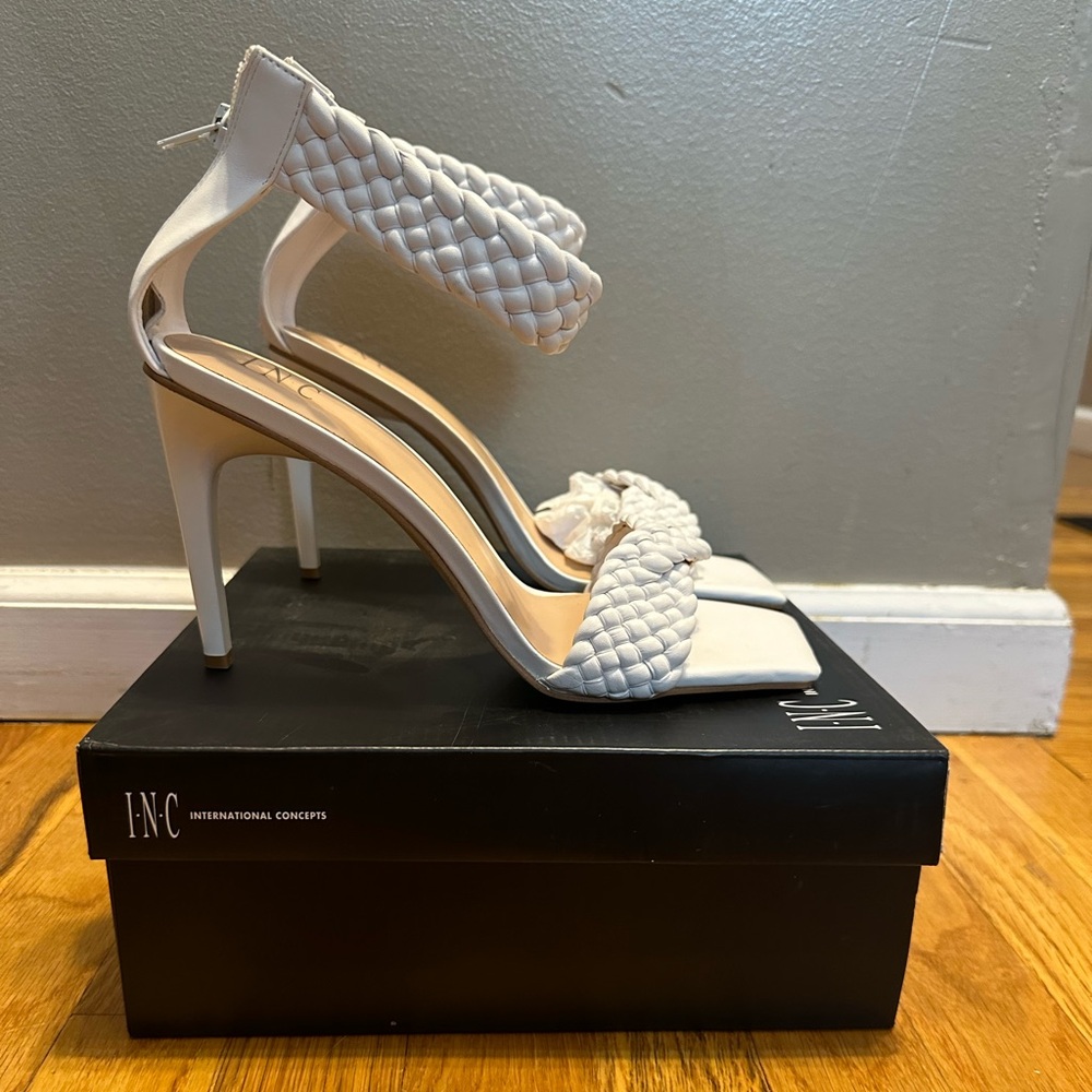 International Concepts white size 10 never worn heels/sandals